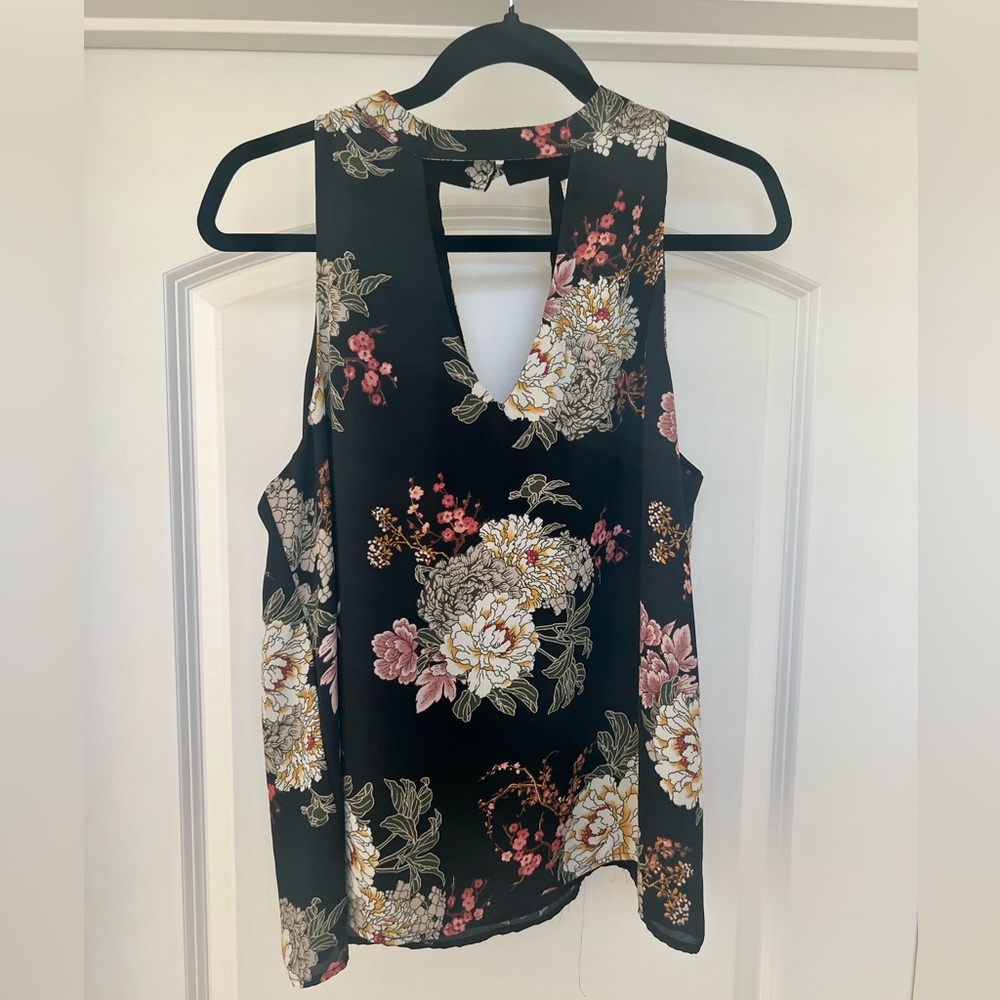 Nine Britton Chrissy Keyhole Halter Blouse size Medium